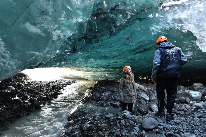 4 Day Blue Ice Cave, South Coast, Golden Circle, Snæfellsnes & Northern Lights - A smart winter route that links Iceland’s loudest highlights