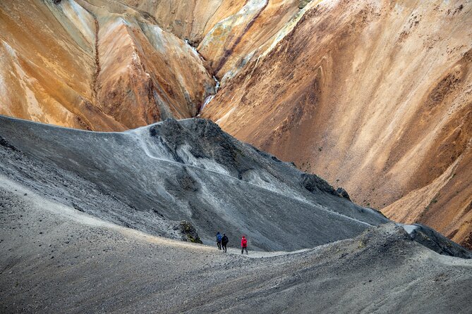 4 Days Laugavegur Trekking Tour - Day 1 at Landmannalaugar: Lava Fields, Canyon Views, and Warm-Water Reset