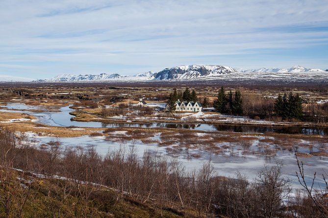 5-Day Northern Lights Hunt & Glacier Lagoon Tour - Day 2 Golden Circle backbone: Þingvellir, Geysir, Friðheimar, Gullfoss, and Vík-area stay