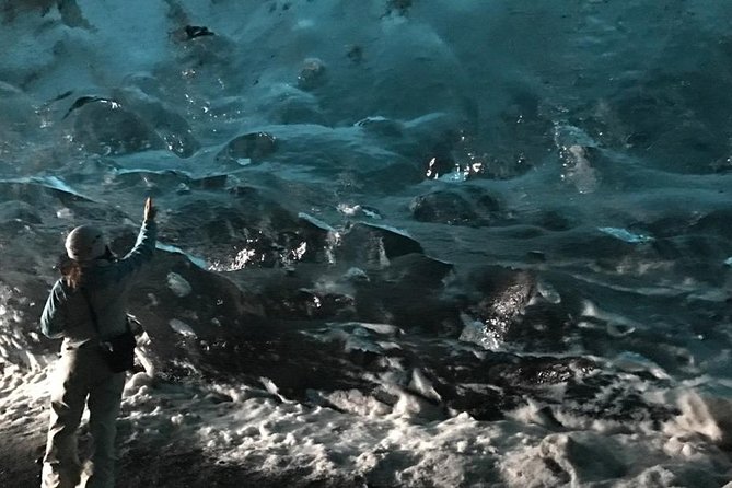 7 Day Around Iceland Tour- PRIVATE TOUR - South Coast Waterfalls, Solheimajökull, and the Black Beach Drama