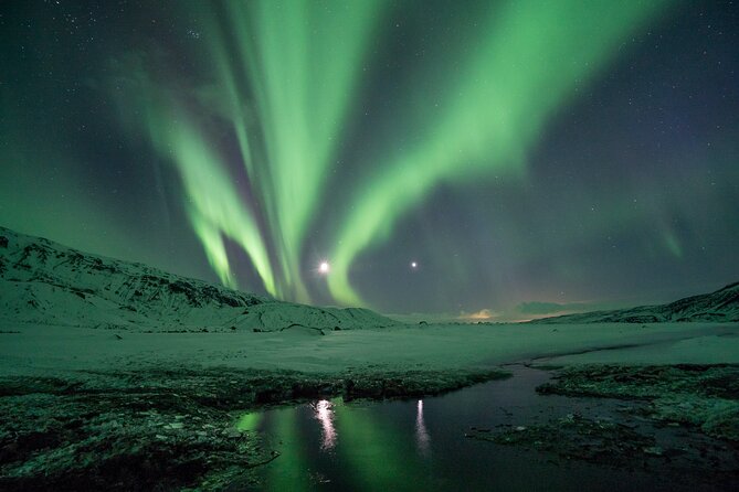 Cozy Northern Lights Tour with Icelandic Treats - Cozy On-Board Comfort: Blankets, Wi‑Fi, and a Warm Rhythm