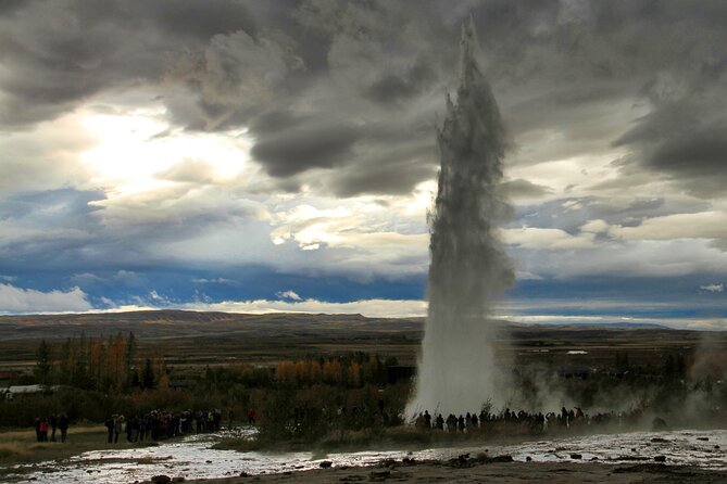 Day Trip to the Golden Circle and Hot spring Geyser by 4WD Jeep from Reykjavik - Gullfoss: why this waterfall works from several directions