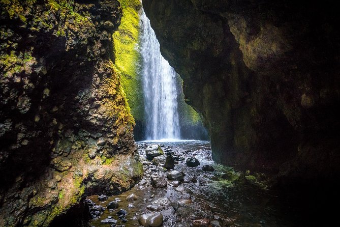 Day Trip to the Hidden Valley of Thor Thorsmork from Reykjavik - Stop 1: Seljalandsfoss in a tight 30 minutes