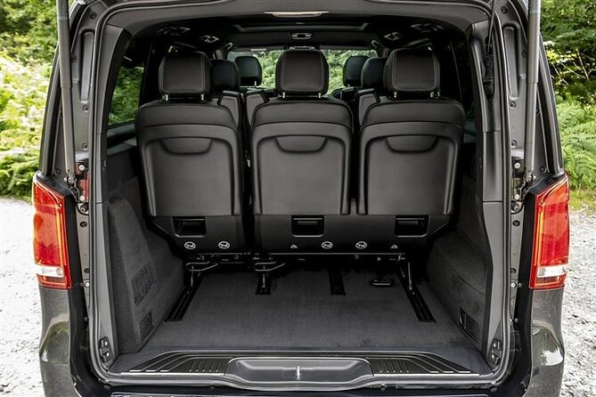 Departure by Luxury Van Reykjavik City to Reykjavik Airport KEF - Timing: what 10 to 30 minutes really means for your schedule