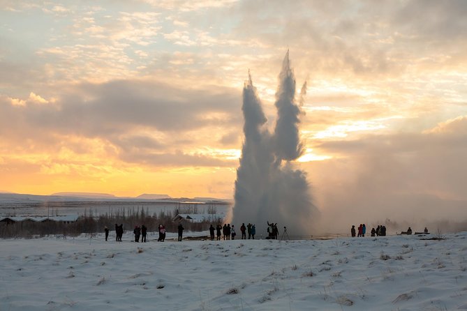 Fontana Geothermal Spa and Golden Circle Tour From Reykjavik - Pickup and meeting point: the biggest logistics check