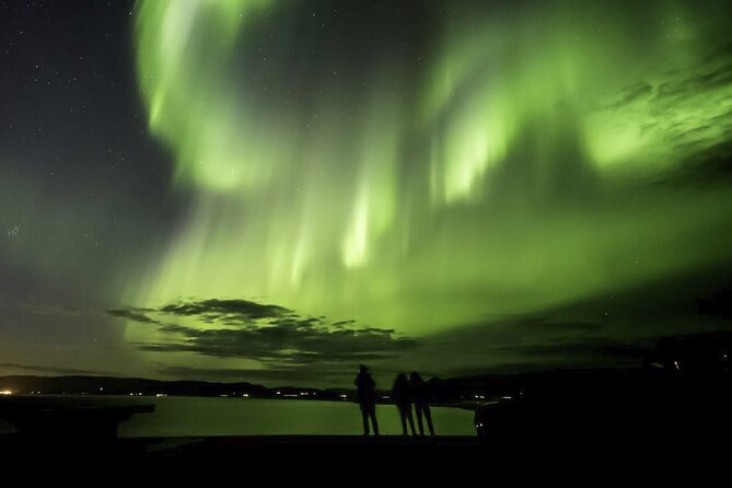 From Reykjavik 4x4 Minibus Northern Lights with Photo and Cocoa - Stop at Kleifarvatn Lake: what the viewing moment is like