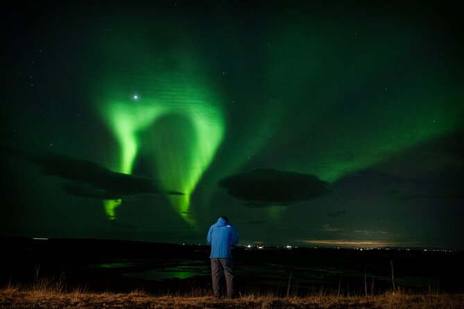 From Reykjavik 4x4 Minibus Northern Lights with Photo and Cocoa - Warm perks and a pro photo: why they add real value