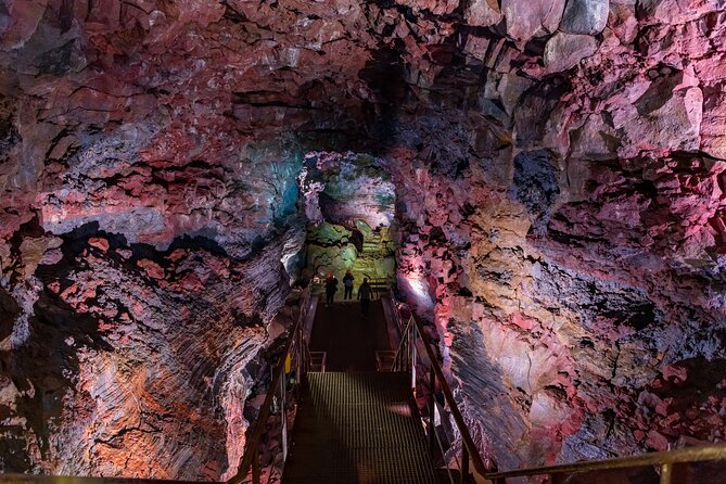 From Reykjavík: Evening Lava Tunnel Tour and Northern Lights Tour - Raufarhólshellir lava cave: what you actually do underground