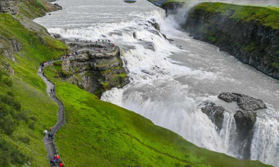From Reykjavík: Full-day Golden Circle & Horse Riding Tour - The bus ride between worlds: comfort, timing, and Wi‑Fi