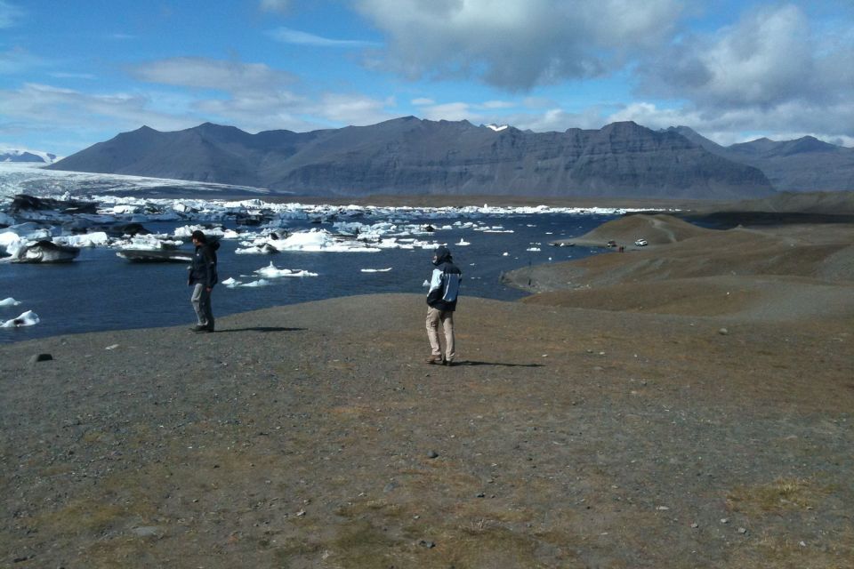 From Reykjavik: Glacier Lagoon Boat Ride, Diamond Beach Tour - How the guide turns a long day into a story you remember
