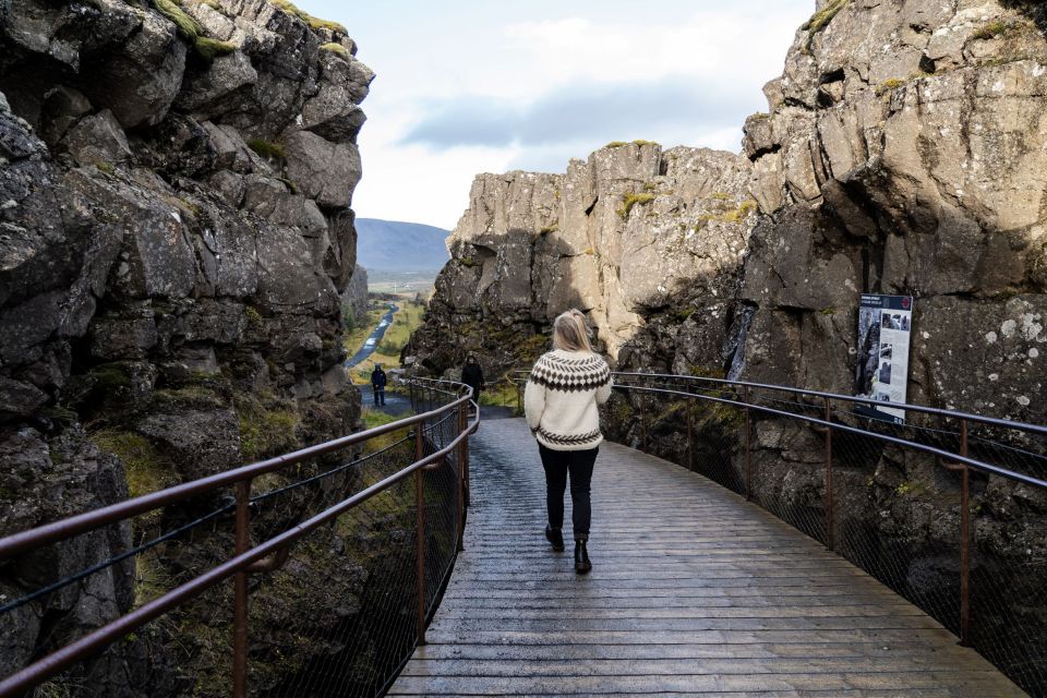From Reykjavik: Golden Circle and Northern Lights Combo - Cold-weather reality check: layering that actually works