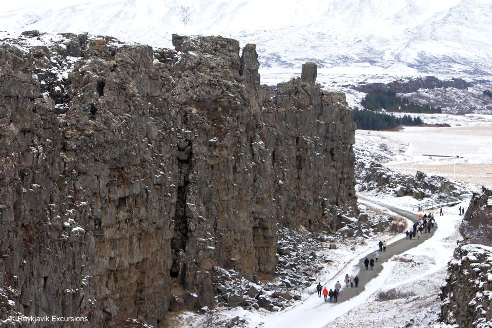 From Reykjavik: Golden Circle and Northern Lights Combo - Þingvellir National Park: tectonic plates you can stand near