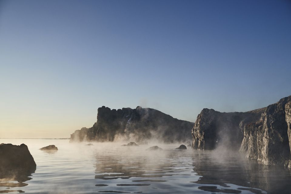 From Reykjavik: Golden Circle Guided Tour & Sky Lagoon Visit - The guide experience: humor, problem-solving, and clear English