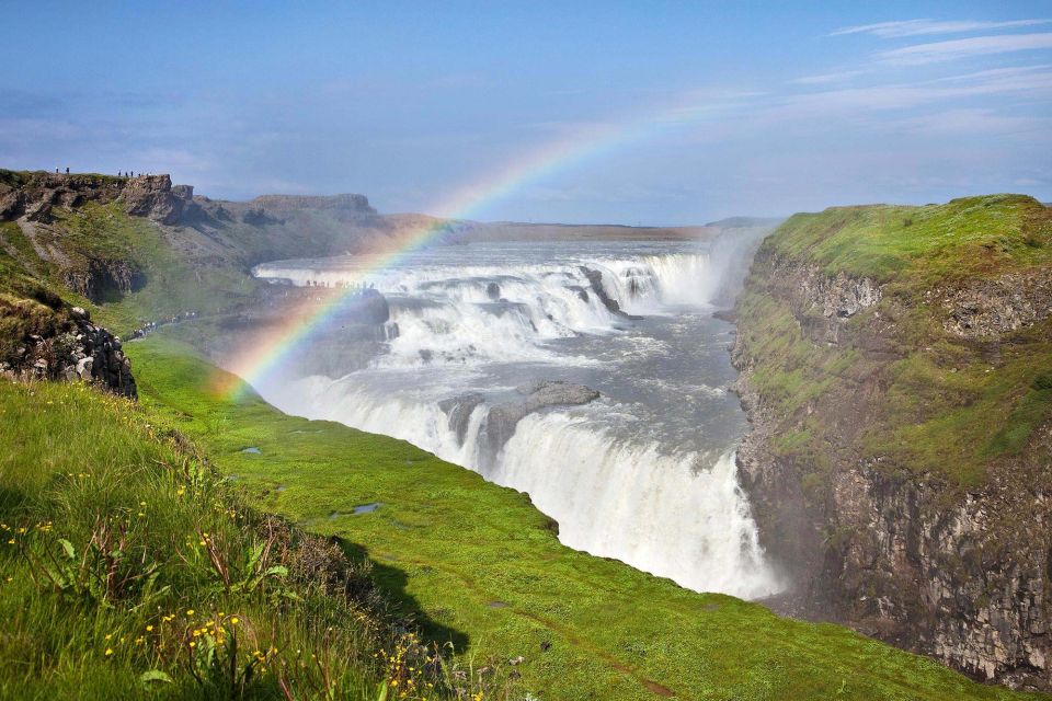 From Reykjavik: Golden Circle Guided Tour & Sky Lagoon Visit - Thingvellir UNESCO: plate-rift views with a short walk