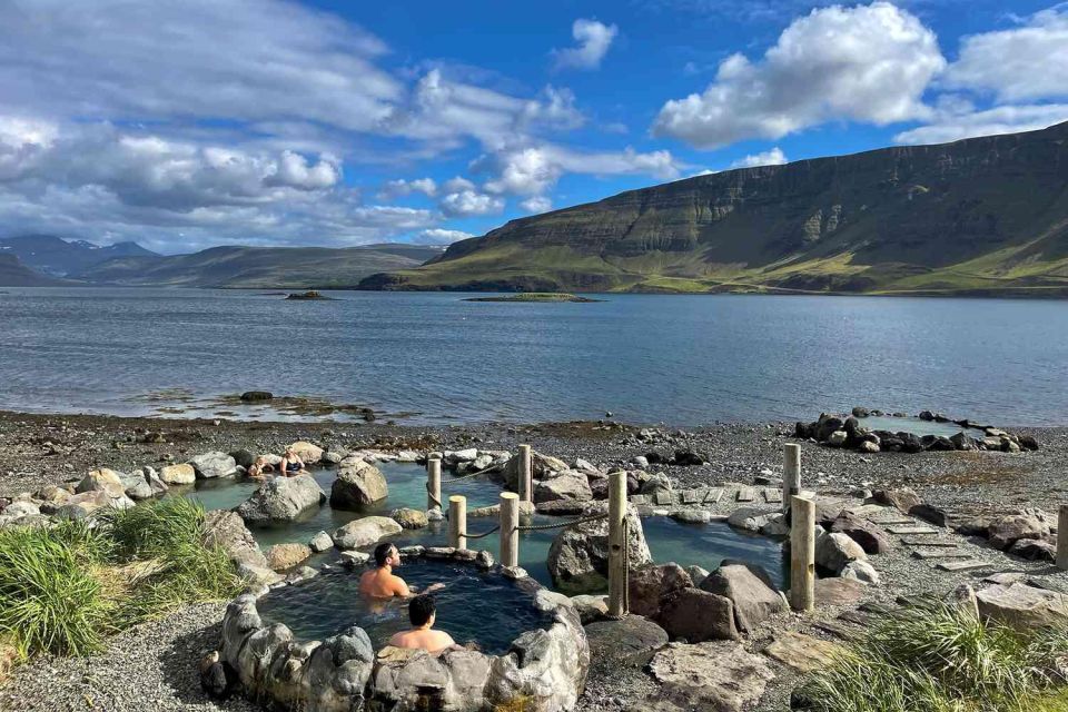 From Reykjavik: Hvammsvík Hot Spring with Transportation - Facilities and food: where the comfort shows up