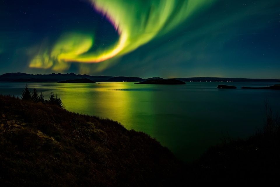 From Reykjavik: Northern Lights Chase with Expert Guide - The 3.5-hour night plan: how guides use forecasts in real life