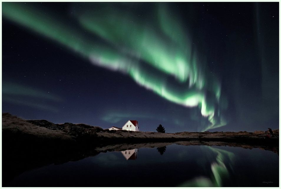 From Reykjavík: Northern Lights Tour with Hot Cocoa & Photos - A 3.5-hour Northern Lights night plan from central Reykjavik