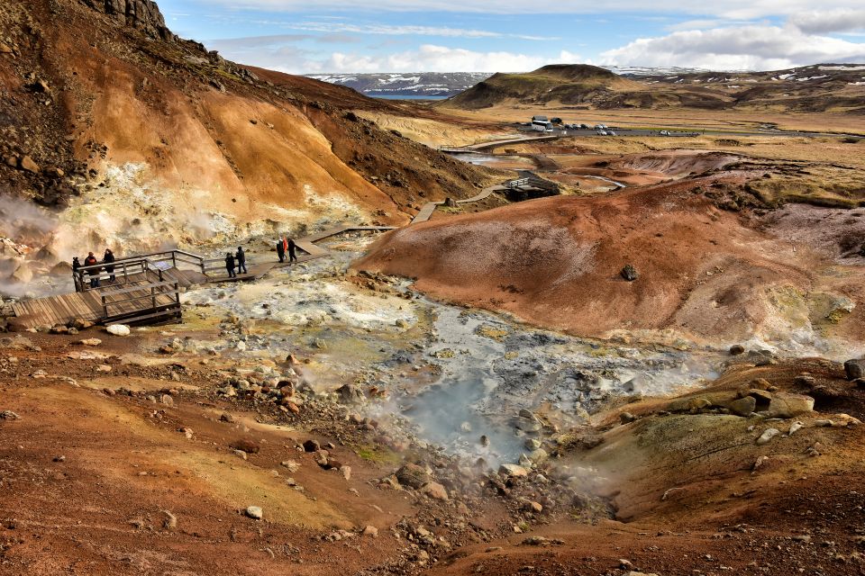 From Reykjavik: Reykjanes Geopark Tour & Airport Transfer - Kleifarvatn and Grænavatn: fissures, craters, and that odd teal water