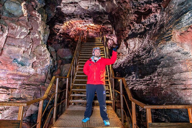 From Reykjavík: The Lava Tunnel tour with Round-trip Transfer - Inside the lava tunnel: formations, colors, and the lights-off moment