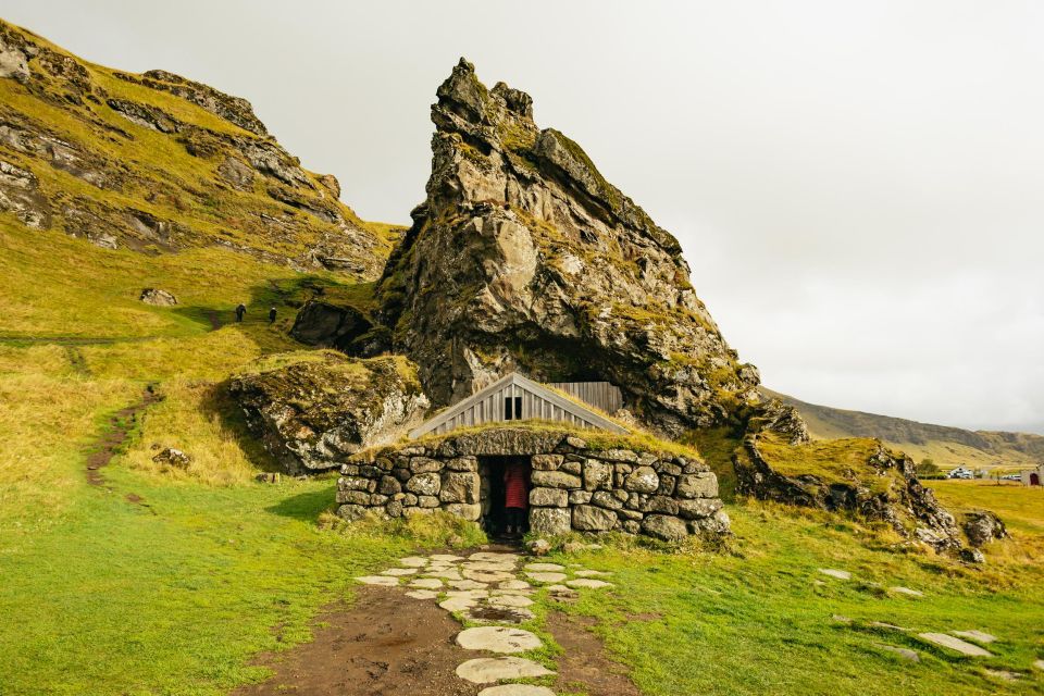 From Reykjavík: Waterfalls, Black Beach & Glacier Day Trip - Tips to get more out of every stop