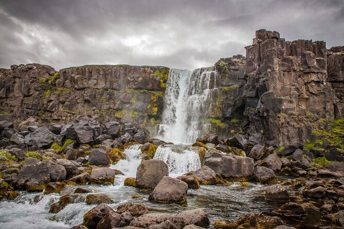 Full Day Golden Circle - Guided Tour - Þingvellir National Park: where the Earth and democracy share a border
