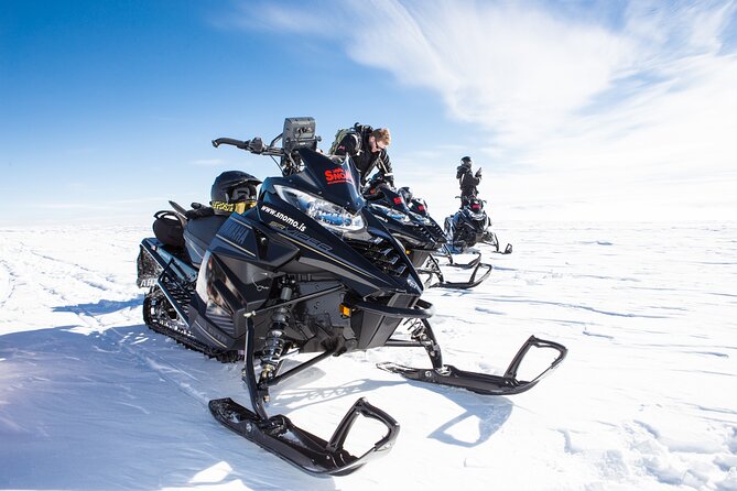 Glacier Rush – Fast pace snowmobile - SnoMo Glacier - Yamaha Vipers and extra horsepower: what you’ll feel when you throttle up
