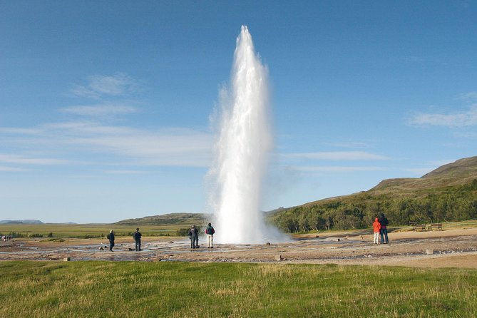 Golden Circle 7 Hours Bus Tour from Reykjavik - The bus experience: comfort, WiFi, and the reality of group touring