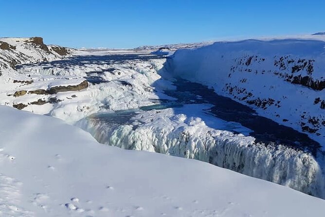 Golden Circle, Kerid Crater & Geothermal Lagoon -Small Group Tour - Stop 1: Þingvellir (Thingvellir) and walking the plate boundary