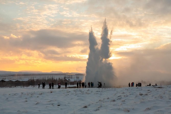 Golden Circle & Northern lights in Iceland - Guides and Comfort: Audio Guide, Wi‑Fi, and the Small Details