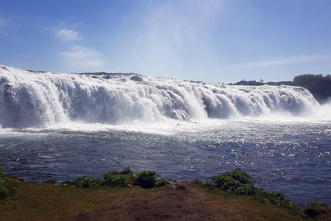 Golden Circle Tour - Secret Lagoon (Gamla Laugin): warm water, steam, and a geysir nearby