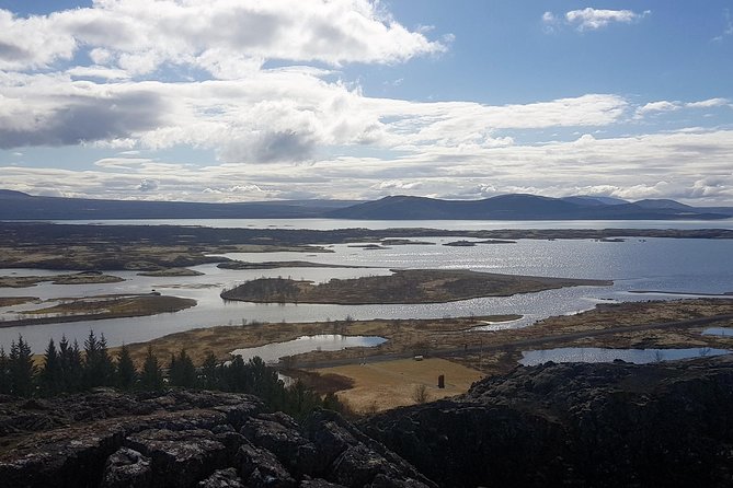 Golden Circle Tour - Geysir area: understanding the difference between old and active