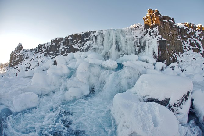 Golden Circle with extra G - Oxararfoss: walk between plates, and feel the geology under your feet