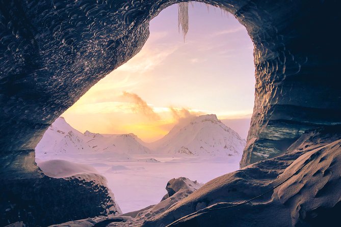 Ice Cave at Katla Volcano - What you learn from the guide (and why it improves the cave)