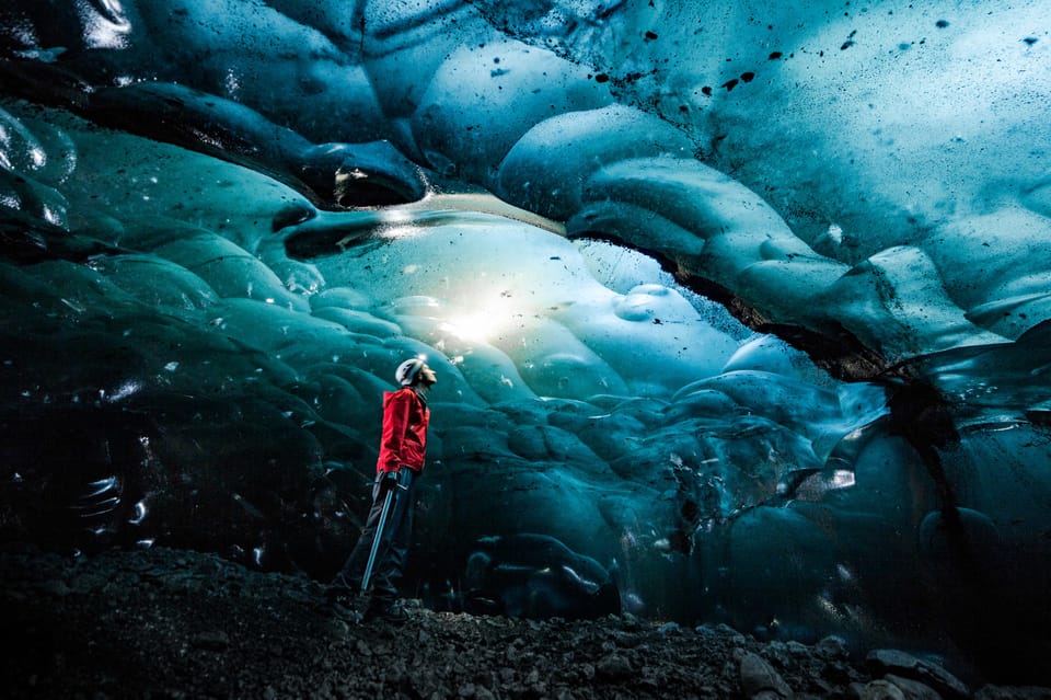 Iceland 3-Day Tour Golden Circle, Glacier Lagoon, & Ice Cave - South Coast Black Sand to Jokulsárlón Icebergs and Diamond Beach