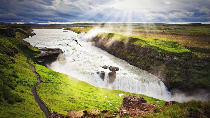 Iceland Stopover: The Golden Circle Day Tour - Geysir Geothermal Area (Haukadalur Valley): planning around real eruptions