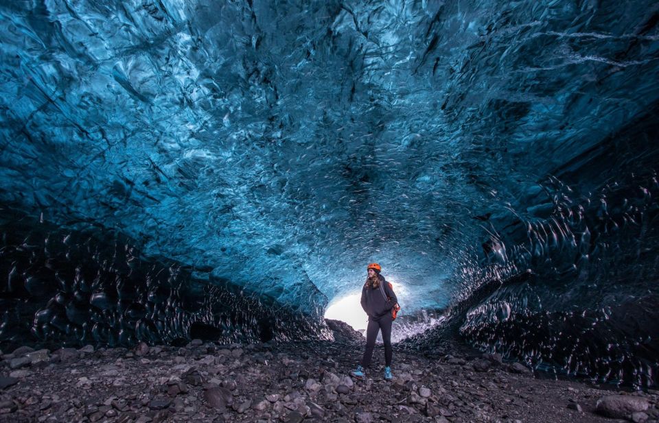 Jökulsárlón: Crystal Ice Cave Super Jeep Tour - Photo time: how guides help you get the shot