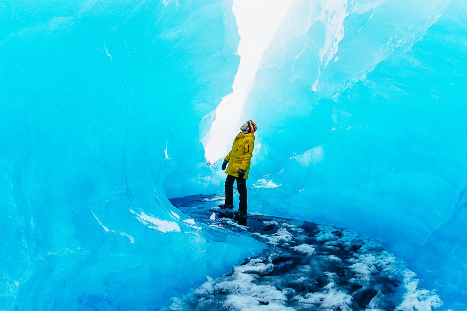 Jökulsárlón: Vatnajökull Ice Cave Guided Tour - The guides make the difference: what to look for during your briefing