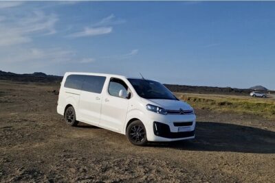 Keflavik Airport Private Transfer Round Trip - Flight-number tracking: what it means for your arrival day