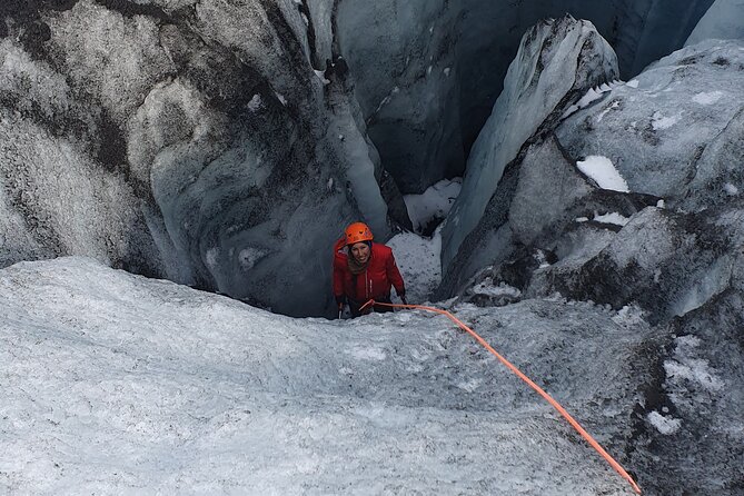 Micro group - Ice climbing at Sólheimajökull - Safety First on Ice: Crossing Crevasses and Moulins