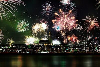 New Years Fireworks by Boat from Reykjavik - Meeting at Old Harbour House (and Why Timing Matters)
