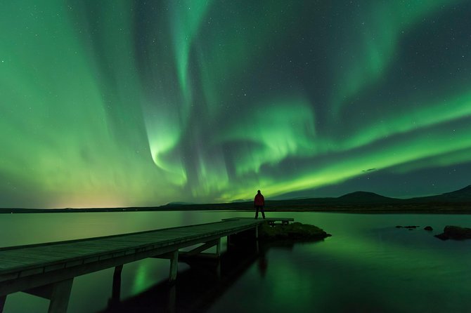 Northern Lights Guided Bus Tour from Reykjavik - The science lesson: why the colors move and change
