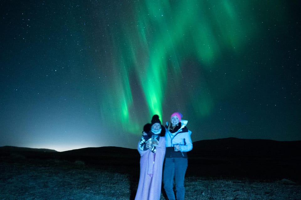 Northern Lights in Mini Bus, Photos, Hot Cocoa and Pastries - Reykjavík pickup and the ride into darker skies