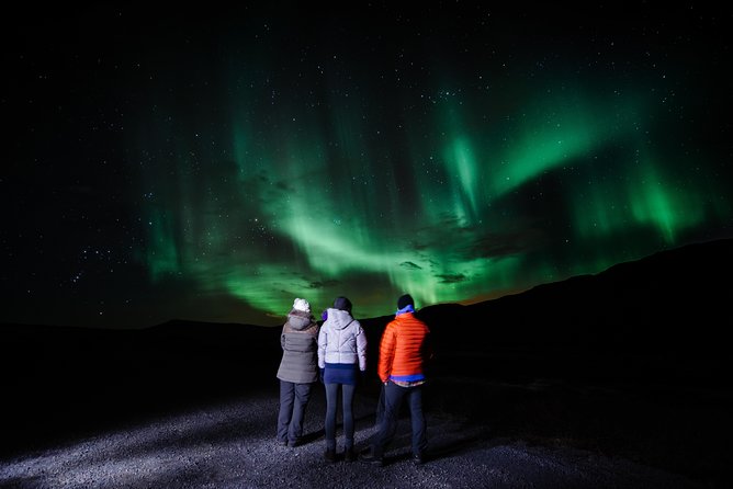 Northern Lights Minibus Tour with Hot Cocoa, Blankets & Photos - Key things to know before you go