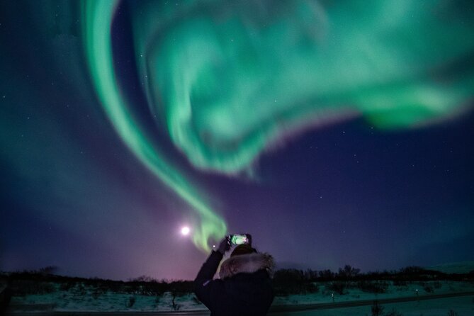 Northern Lights Small-Group Tour with Hot Chocolate & Photos - Night-Sky Reality Check: Bathrooms, Wind, and How Long You’ll Wait