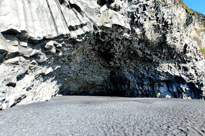 One-Day Tour: Private South Coast with Diamond Beach Adventure - Should You Book It?