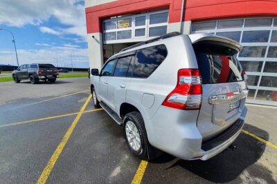 Private Airport Transfer (one way) - Keflavik Airport Pickup: Flight Watching and the Real Rules