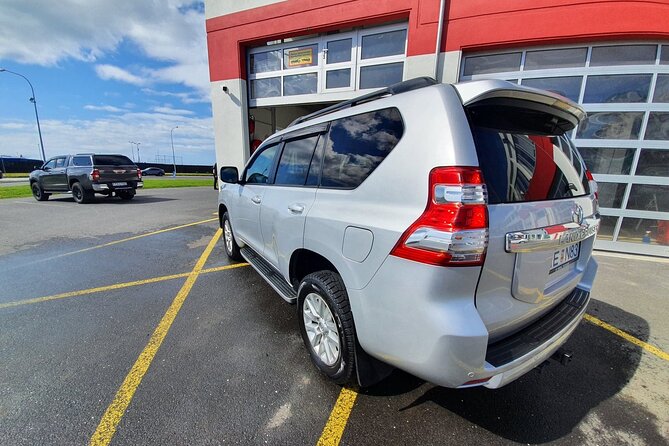 Private Airport Transfer (one way) - Keflavik Airport Pickup: Flight Watching and the Real Rules