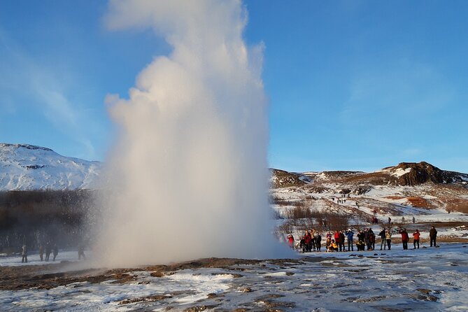 Private Golden Circle Tour with Airport Pick up - Meeting your driver at Keflavík and starting Iceland on time
