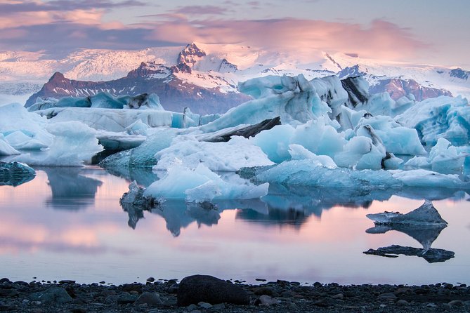 Private Jeep Tour - Glacier Lagoon and Diamond Beach - Seljalandsfoss: walk behind the waterfall before the wind shifts