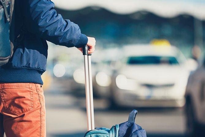 Private Keflavik Airport Transfer (One Way) - Private KEF Transfer: what makes it feel different from a taxi